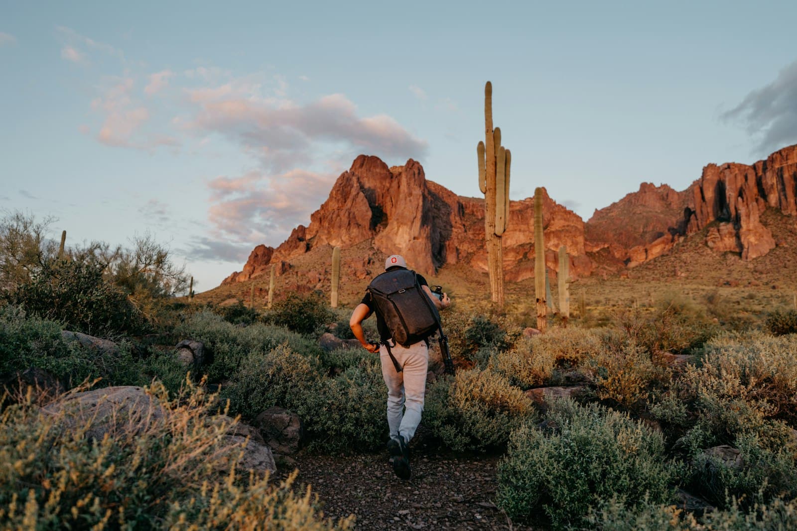 ביטוח לתרמילאים 2026 — המדריך לטיולים של 6-12 חודשים