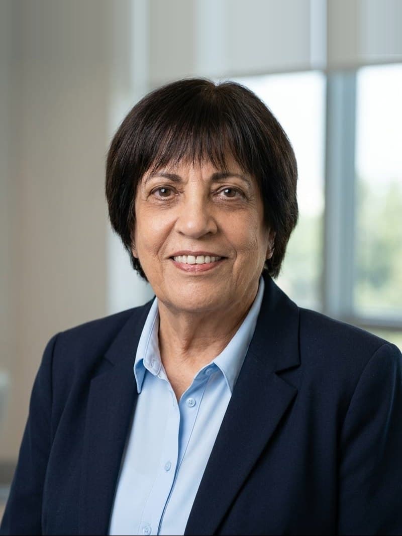שרה שור — סוכנת ביטוח בכירה